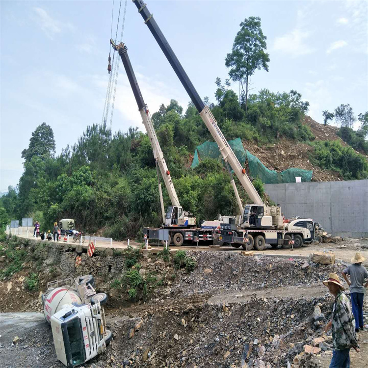 斗门汽车掉沟里叫吊车救援要多少钱