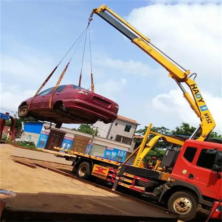 斗门吊车吊汽车的正确方法